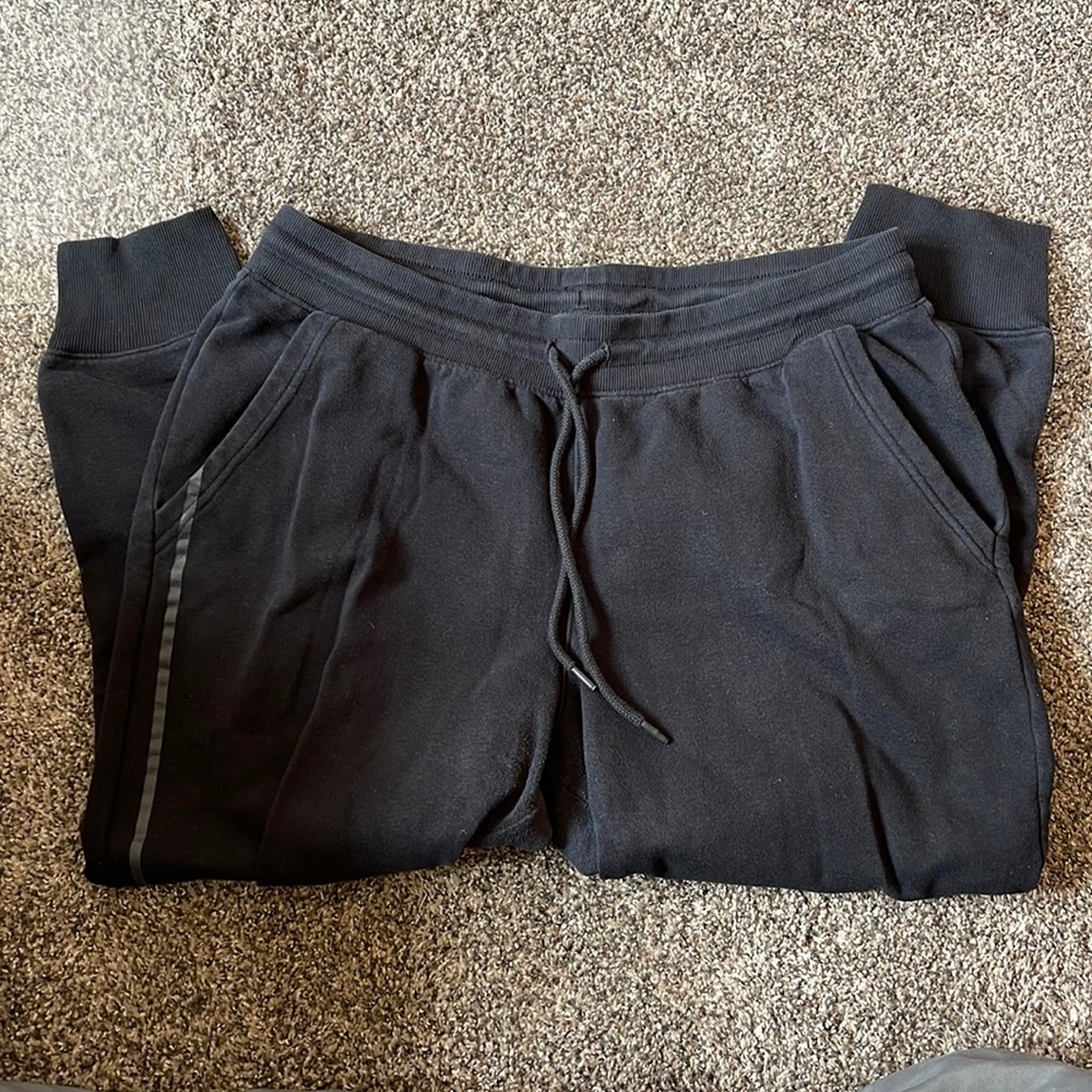 black sweatpants from under armour